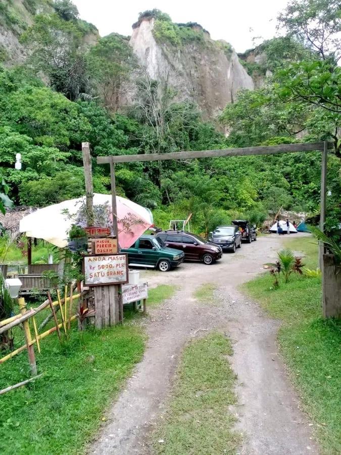 Tapian Ratu Camp Real Bukittinggi Exterior foto