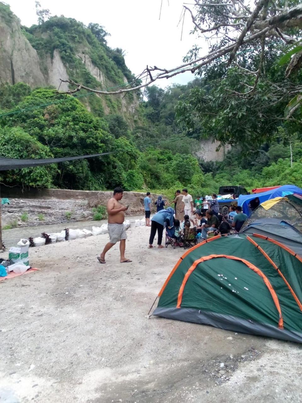 Tapian Ratu Camp Real Bukittinggi Exterior foto