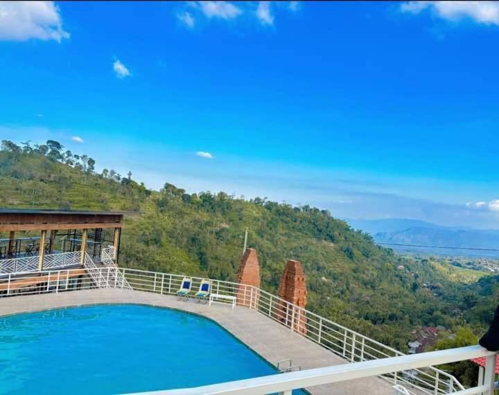Tapian Ratu Camp Real Bukittinggi Exterior foto